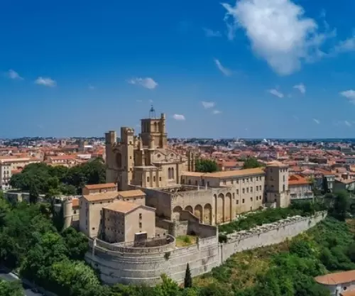 La cathédrale de Béziers vue du ciel La cathédrale de Béziers vue du ciel