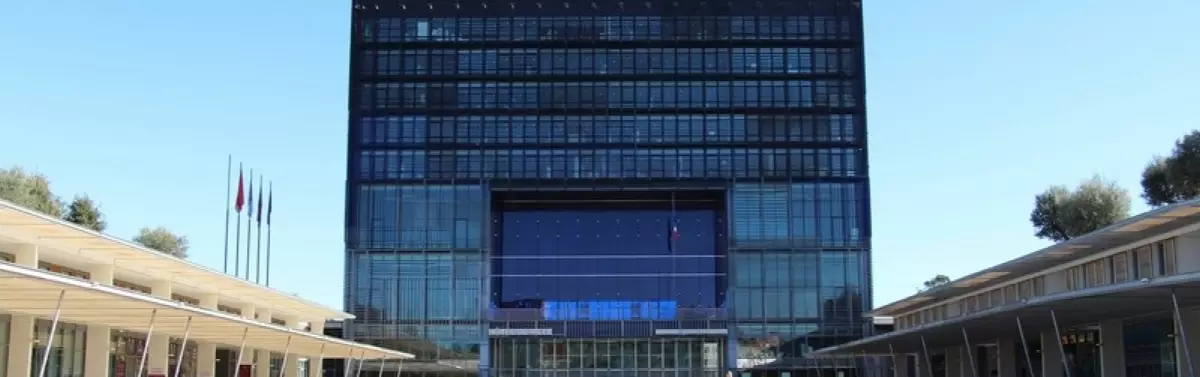 L'Hôtel de Ville de Montpellier par jean Nouvel L'Hôtel de Ville de Montpellier par jean Nouvel