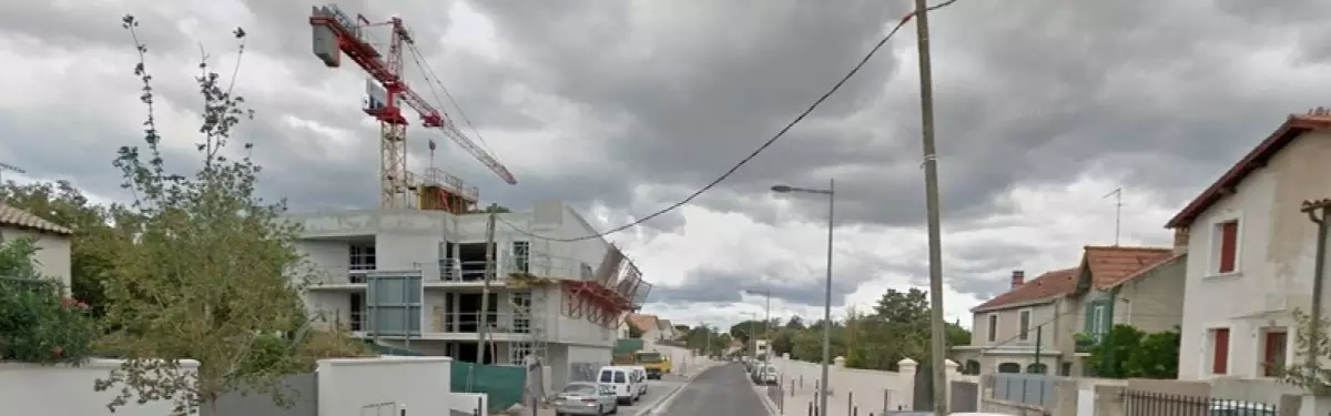 Grues de chantier sur l'avenue du Pont-Trinquat Grues de chantier sur l'avenue du Pont-Trinquat
