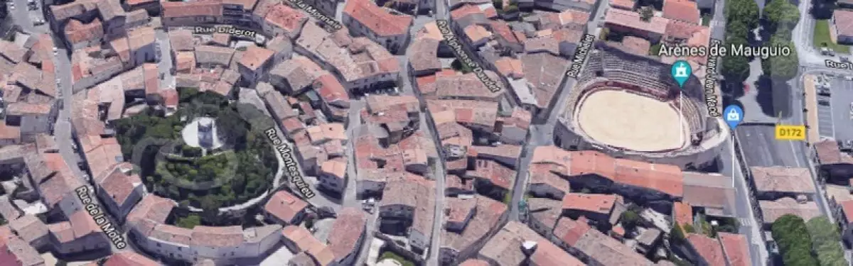 La motte féodale et les arènes, au cœur de Mauguio La motte féodale et les arènes, au cœur de Mauguio