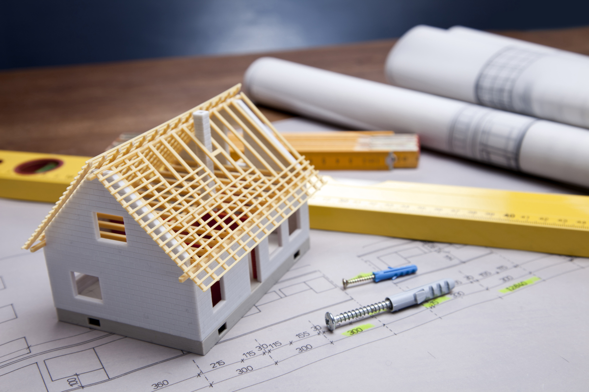 IMMO9 Gestion prend en charge l'ensemble de la mise en location du bien neuf agence gestion locative montpellier - Plan d’une construction neuve avec une maison miniature