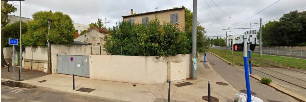 Des maisons
individuelles présentant un style ancien à Alco. Des maisons individuelles présentant un style ancien à Alco
