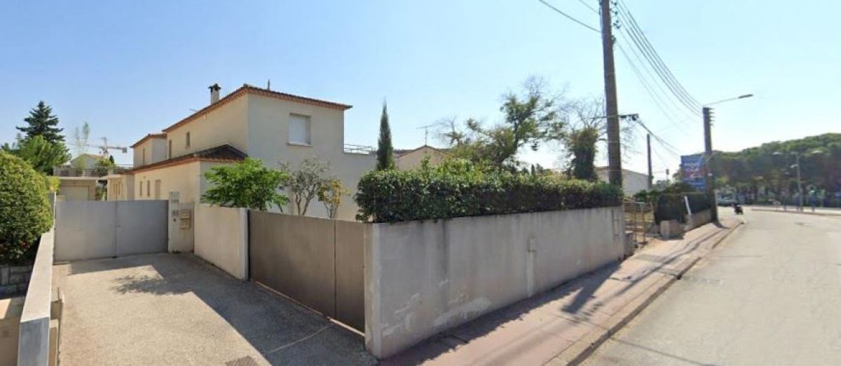 Des maisons anciennes en R+1 à proximité du Rond-Point des Près d’Arènes, avenue
	Palavas