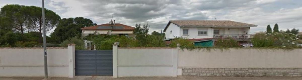 Des constructions anciennes sur la rue de la Monnaie, dans la commune de Vendargues