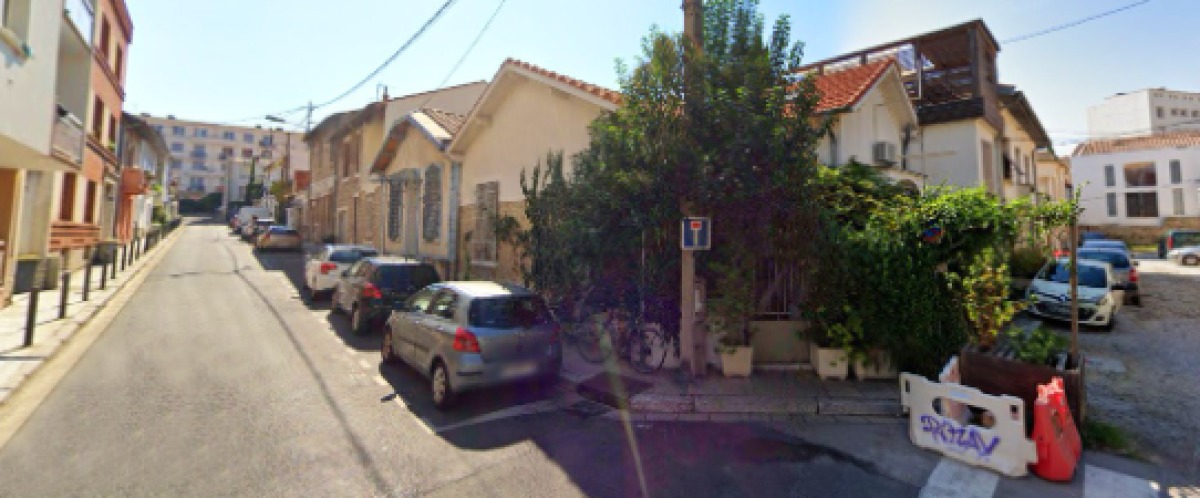 Des petites maisons de ville anciennes sur l’Impasse Fino Bricka, à Gambetta