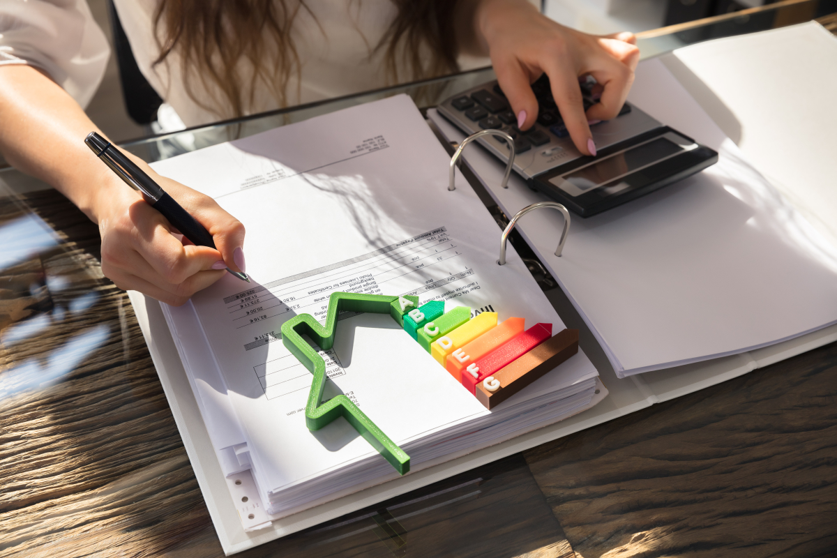 Des aides pour financer des travaux de rénovation énergétiques sont mises en place calendrier interdiction de location DPE – calculs de rénovation énergétique