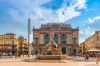 Îlot du Guesclin – L’opéra et la fontaine des trois grâces sur la Place de la Comédie 