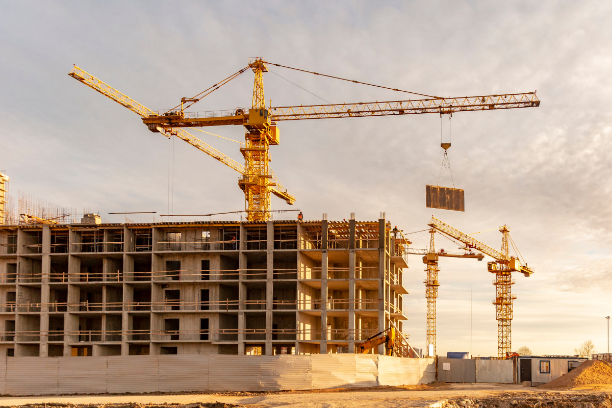 Îlot du Guesclin – Plusieurs grues sur un chantier 