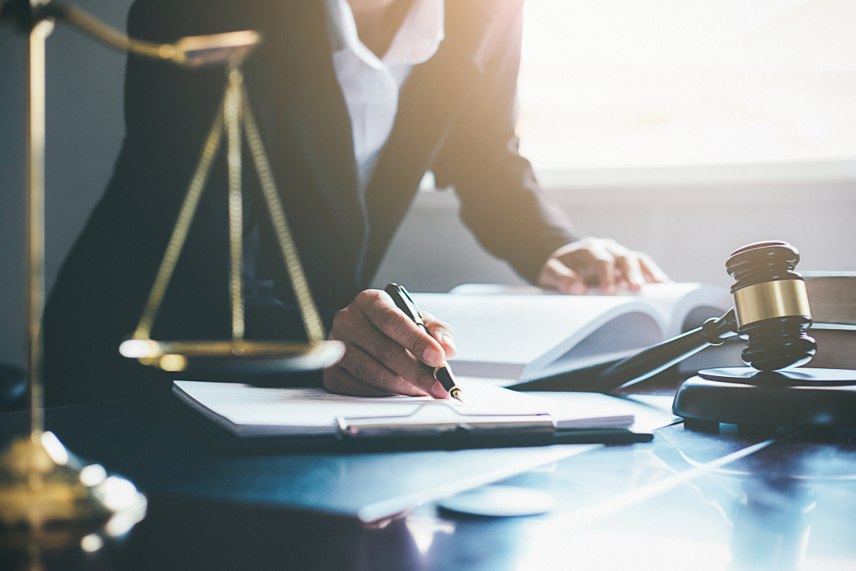 Si la copropriété refuse les travaux, il est possible d’effectuer un recours travaux dans un appartement en copropriété – juge statuant sur un litige de copropriété