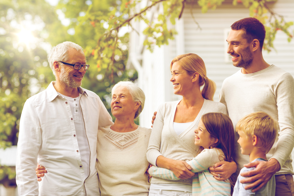 l’investissement locatif permet de léguer son patrimoine en réduisant son niveau d’imposition. défiscalisation immobilière Montpellier – Grands-parents parents et petits enfants réunis