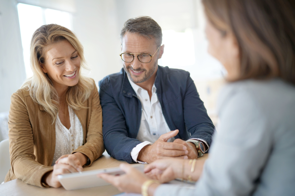 loi assurance emprunteur – Un couple pouvant contracter un crédit immobilier grâce au droit à l’oubli