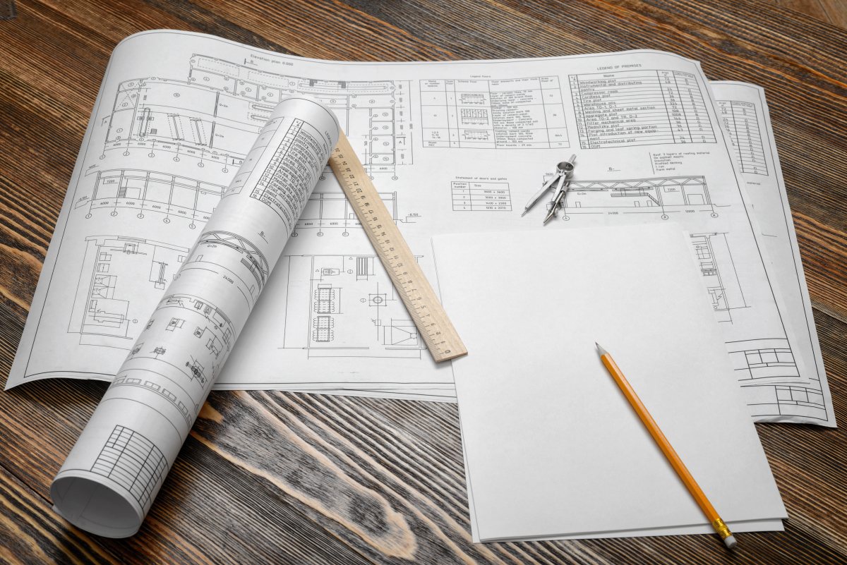 L'achat en VEFA revient à acheter un logement qui n’existe pas encore sur plans VEFA Montpellier – Des plans d’appartement posés sur un bureau avec un crayon un compas et une règle