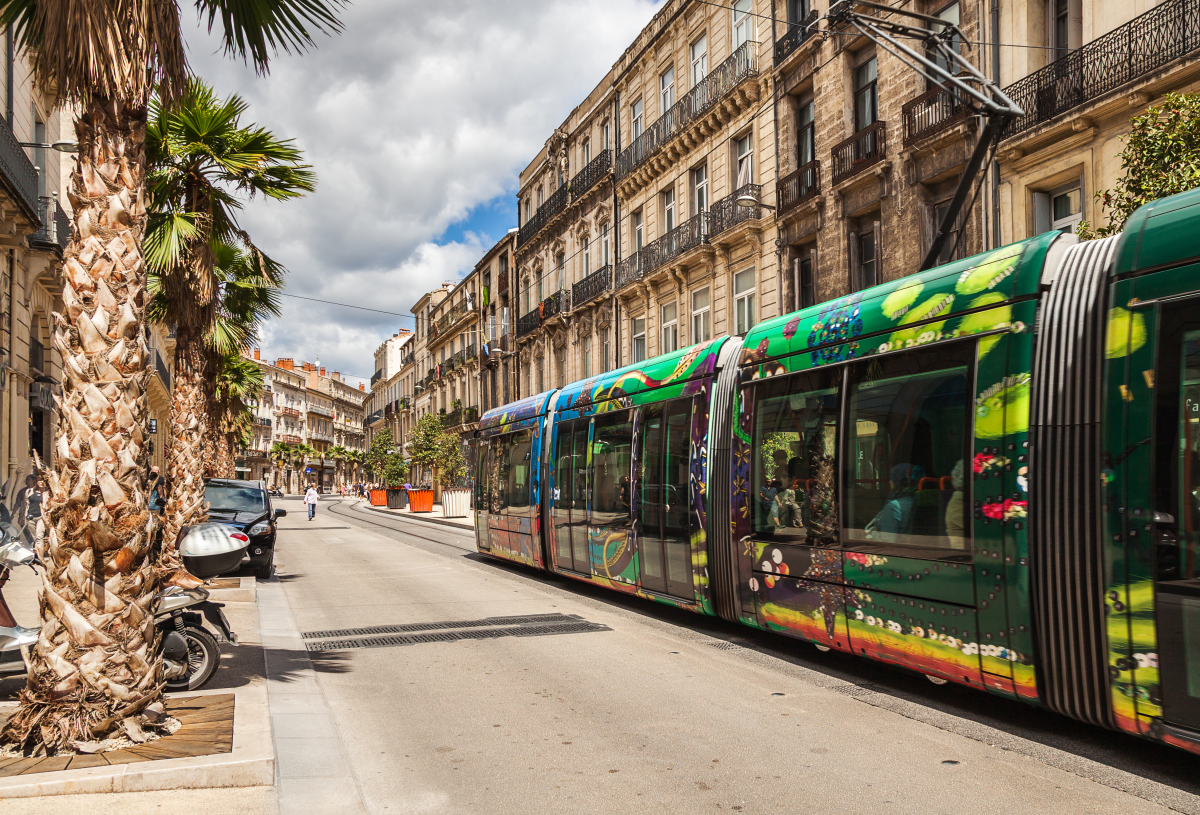 Bustram – Vue sur le tramway à Montpellier