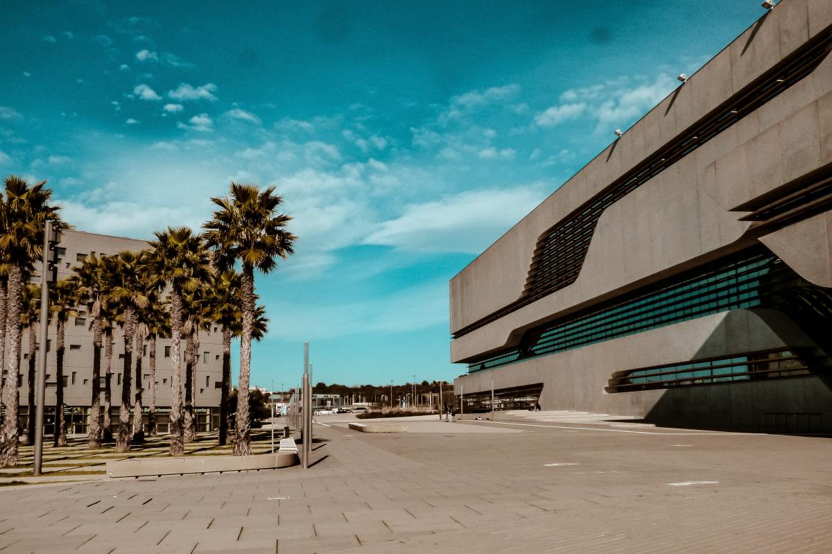 Investissement locatif Montpellier - bâtiment contemporain à l’image de l’architecture à Montpellier