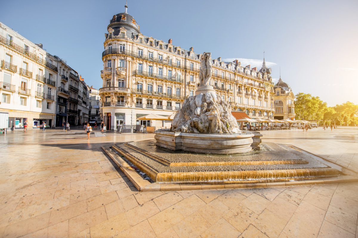 Investissement locatif Montpellier avec un petit budget – Vue sur la place de la Comédie ensoleillée à Montpellier