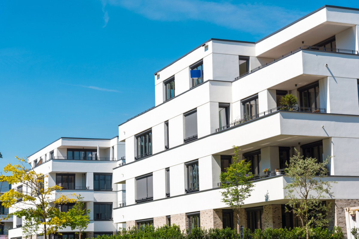 Réduire sa consommation d’électricité -photo d'un bâtiment d’habitations collectif neuf