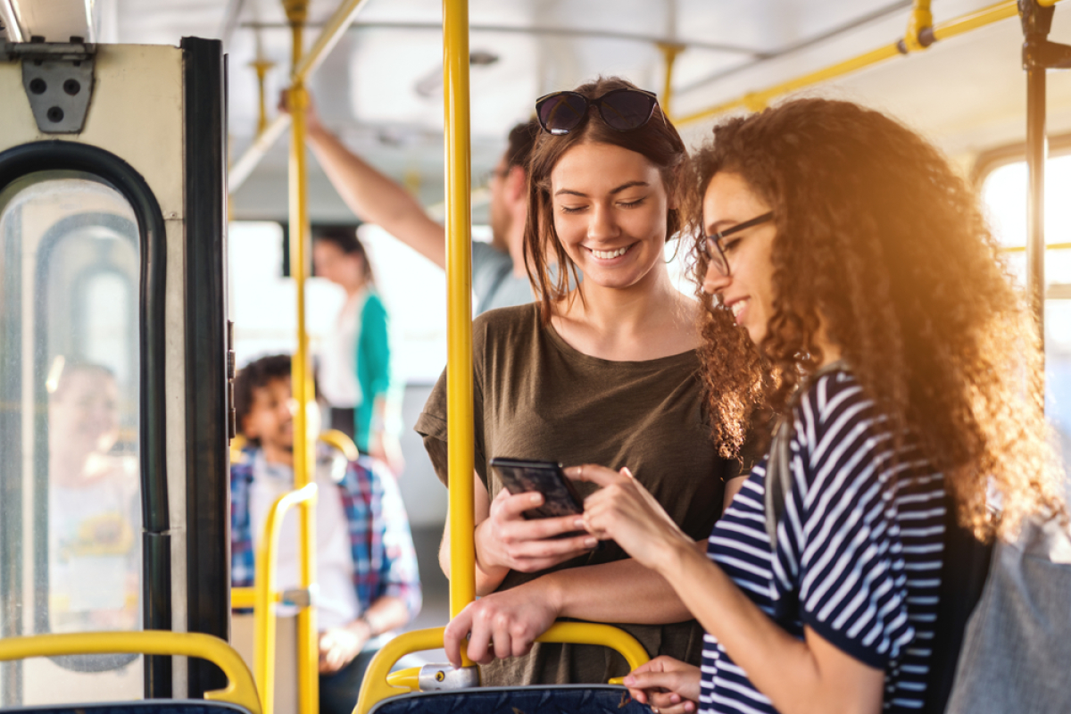 La gratuité des transports pour tous et tous les jours pour fin 2023 transport gratuit Montpellier – Des voyageurs prenant le bus à Montpellier