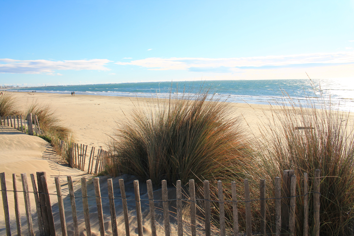 De nombreux programme simmobiliers neufs sont en cours de comemrcialisation près des plages Immobilier neuf Hérault - Une plage de la station balnéaire de Carnon à Mauguio