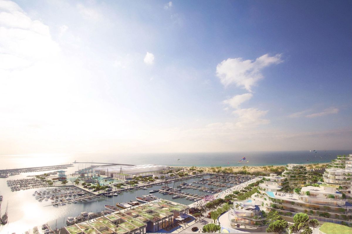 La halle nautique, l’extension du port et le nouveau quartier La Colline sur la droite le projet ville-port à la grande motte – l'extension du port et la colline