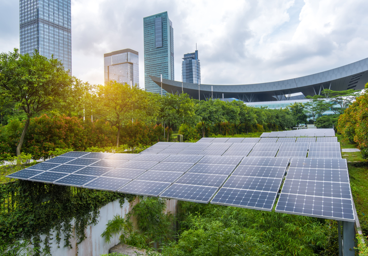 green building construction durable – un parc de panneaux solaires