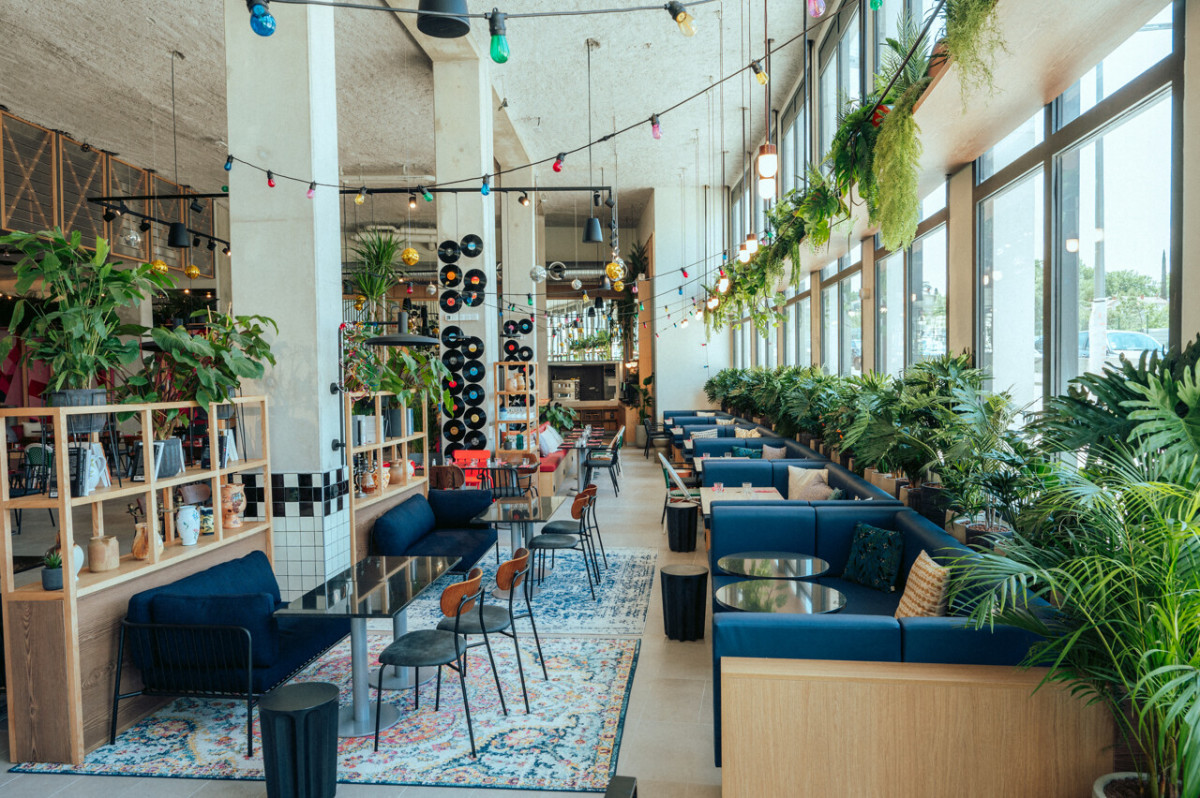 Le restaurant au RDC de l’hôtel Jost est décoré avec goût hotel jost montpellier – le restaurant gabie au rdc de l’hotel jost Montpellier