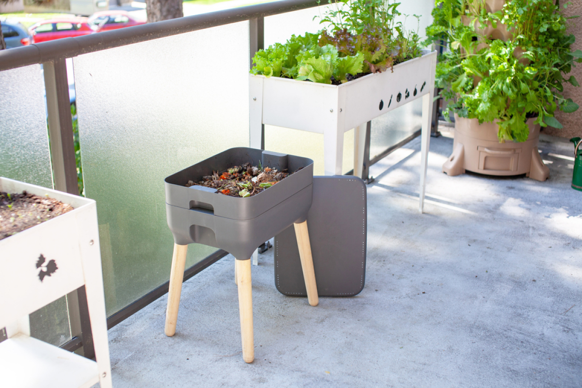 Un dispositif de lombricompostage est une solution très intéressante pour les personnes disposant d’un balcon Compost obligatoire copropriété – un dispositif de lombricompostage