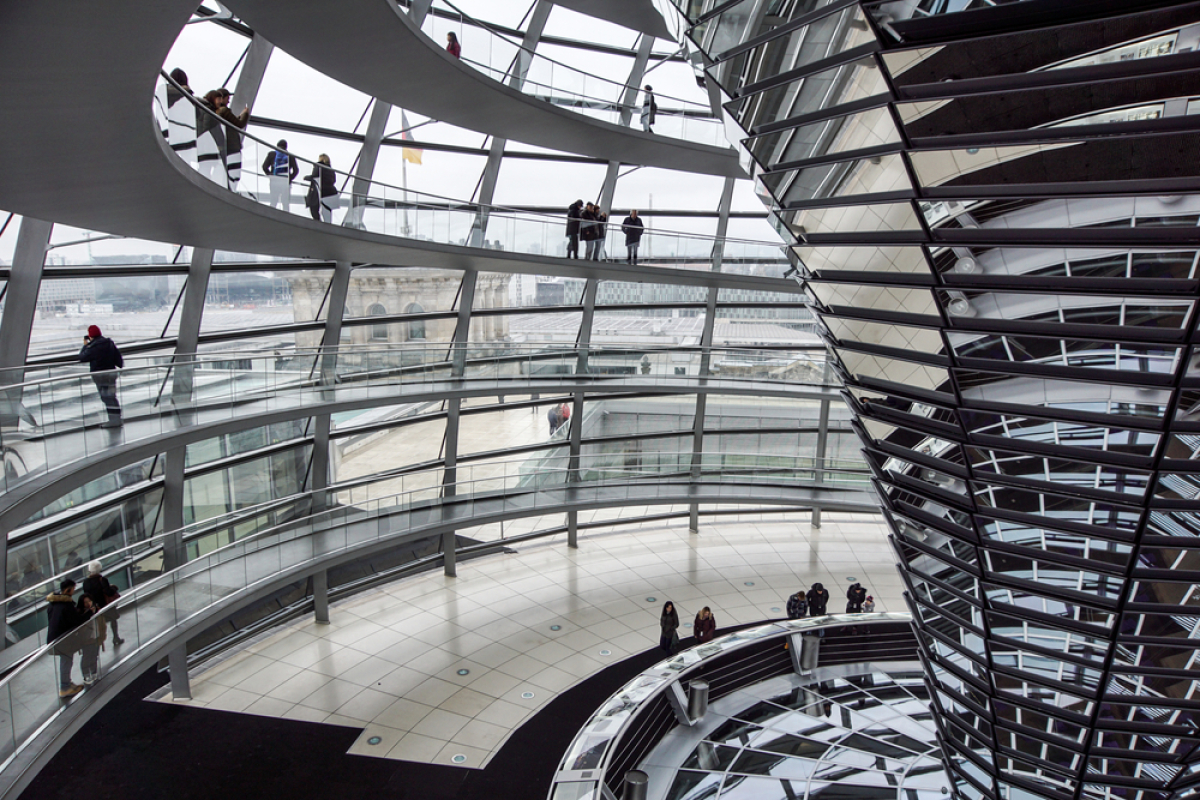 Norman Foster est le créateur de nombreux bijoux architecturaux dans le monde réaménagement parc des expositions montpellier – L'intérieur du dôme du Reichstag dessiné par Norman Foster