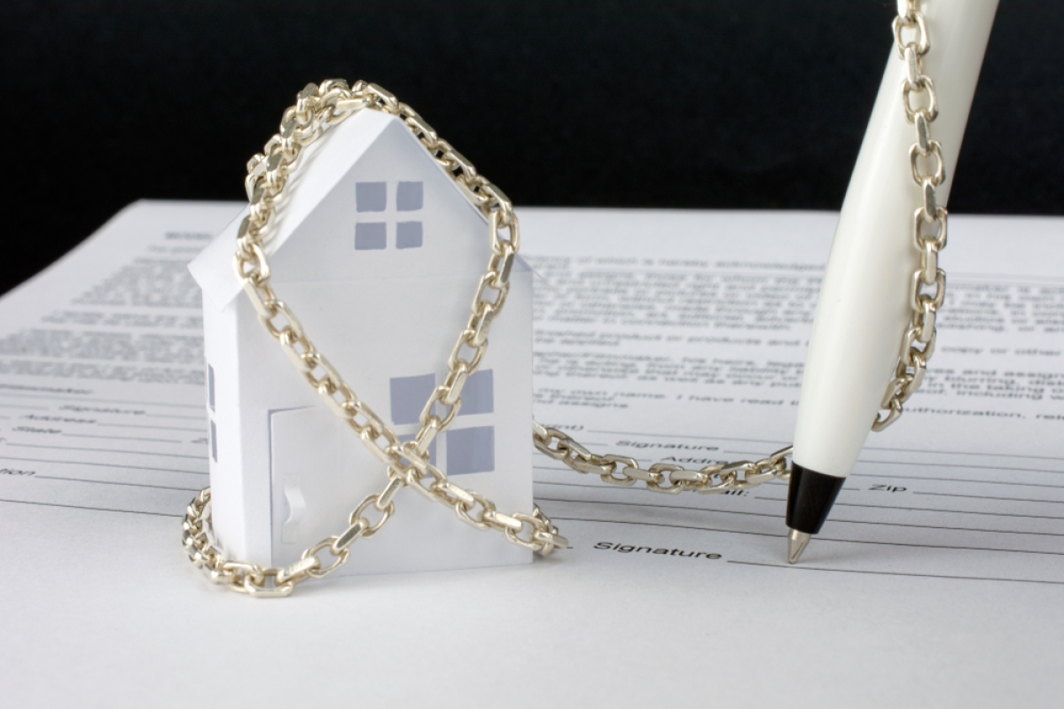 Il est important que ces situations de succession soient débloquées plus facilement proposition de loi indivision successorale – un stylo enchaîné à une maison sur un contrat