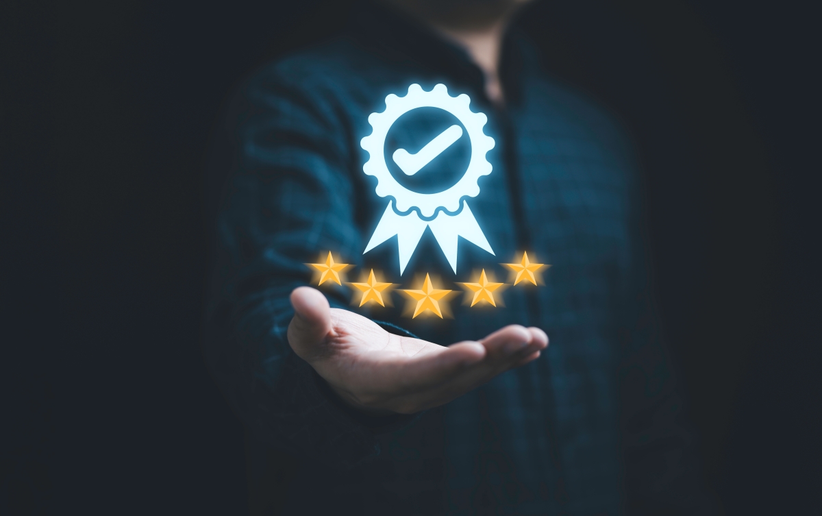 permis de louer montpellier – une main sous un label garantie en hologramme