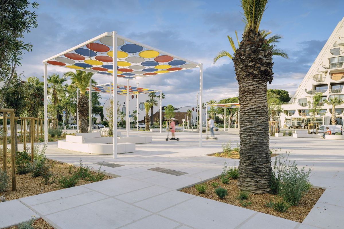 nouvelle promenade la grande motte – Parvis piéton, arbres et mobilier urbain sur la promenade