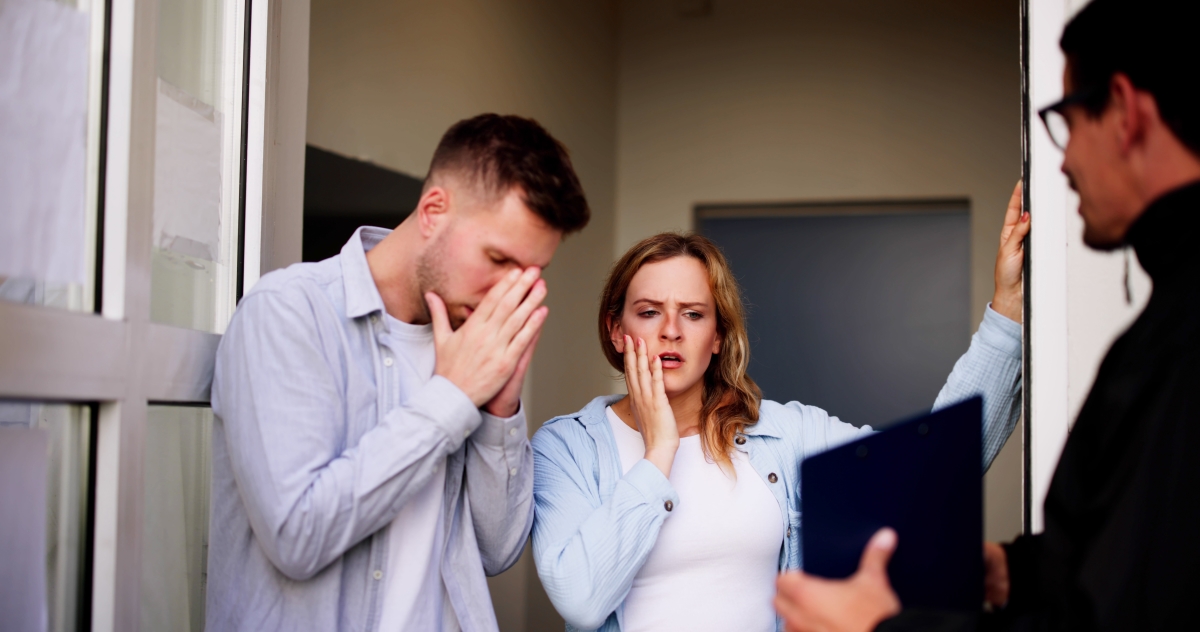 taxe logements vacants – Un huissier vient expulser un couple de locataires de leur logement