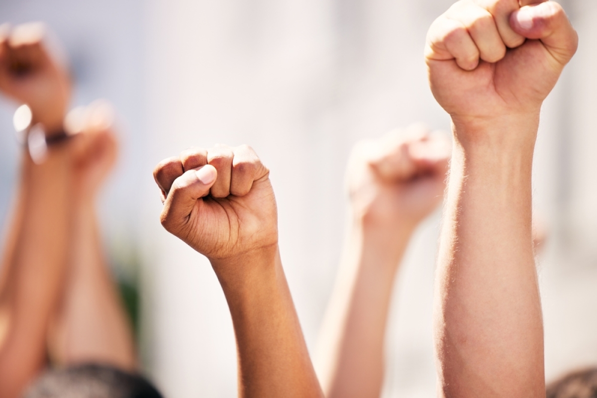 Le collectif Coteau du Malbosc a obtenu gain de cause avec l’abandon du projet abandon zac du coteau montpellier – des poings en l’air en signe de protestation