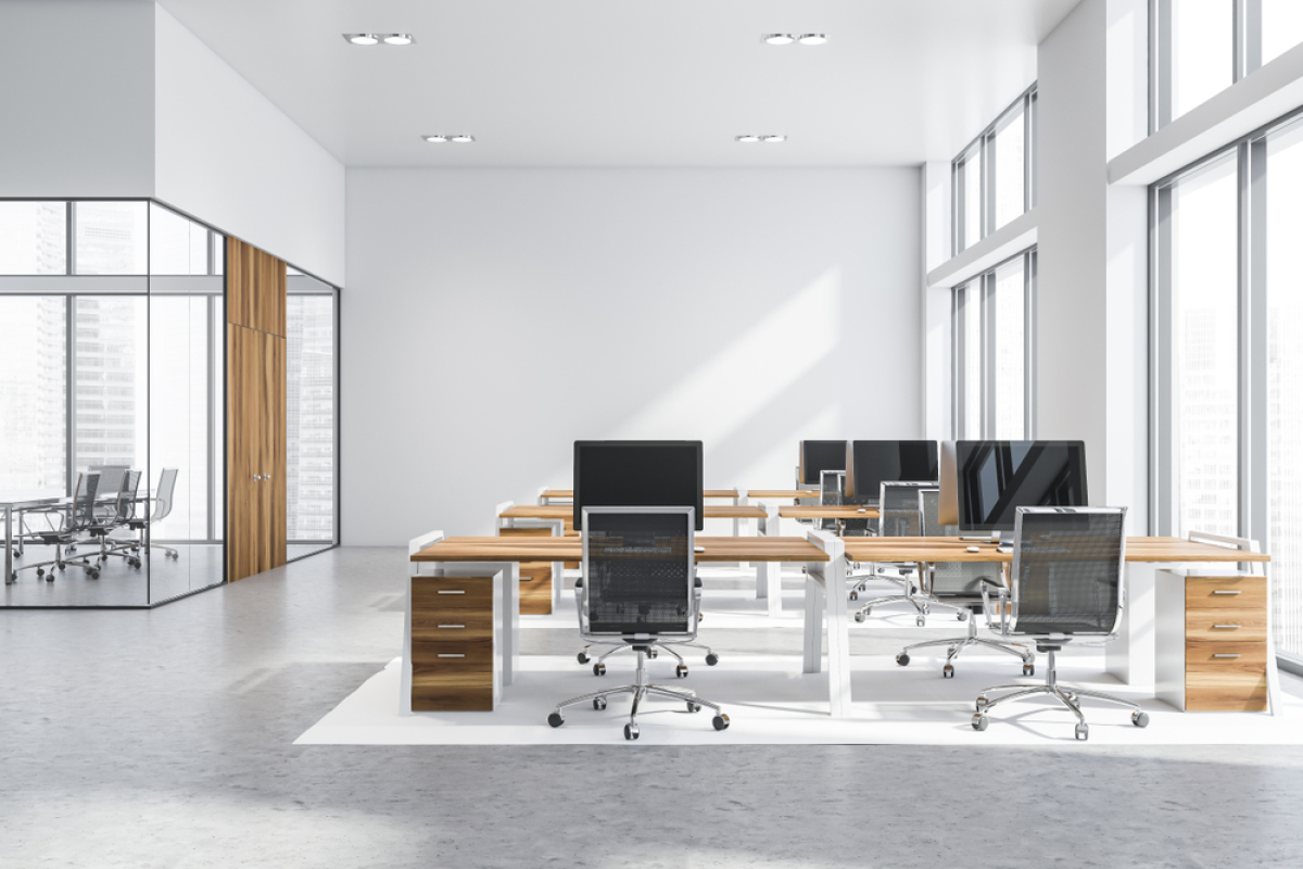 Plus de 50000 personnes pourraient être logés si l’on transformait tous les bureaux vides disponibles en logements transformation bureaux en logements – un open space vide