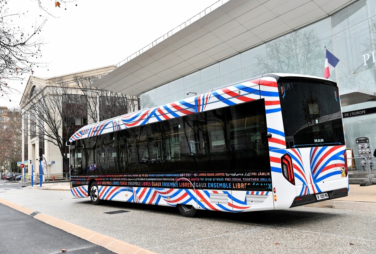 L'artiste Alain le Quernec a dessiné le bustram bustram montpellier inauguration et design – design du bustram