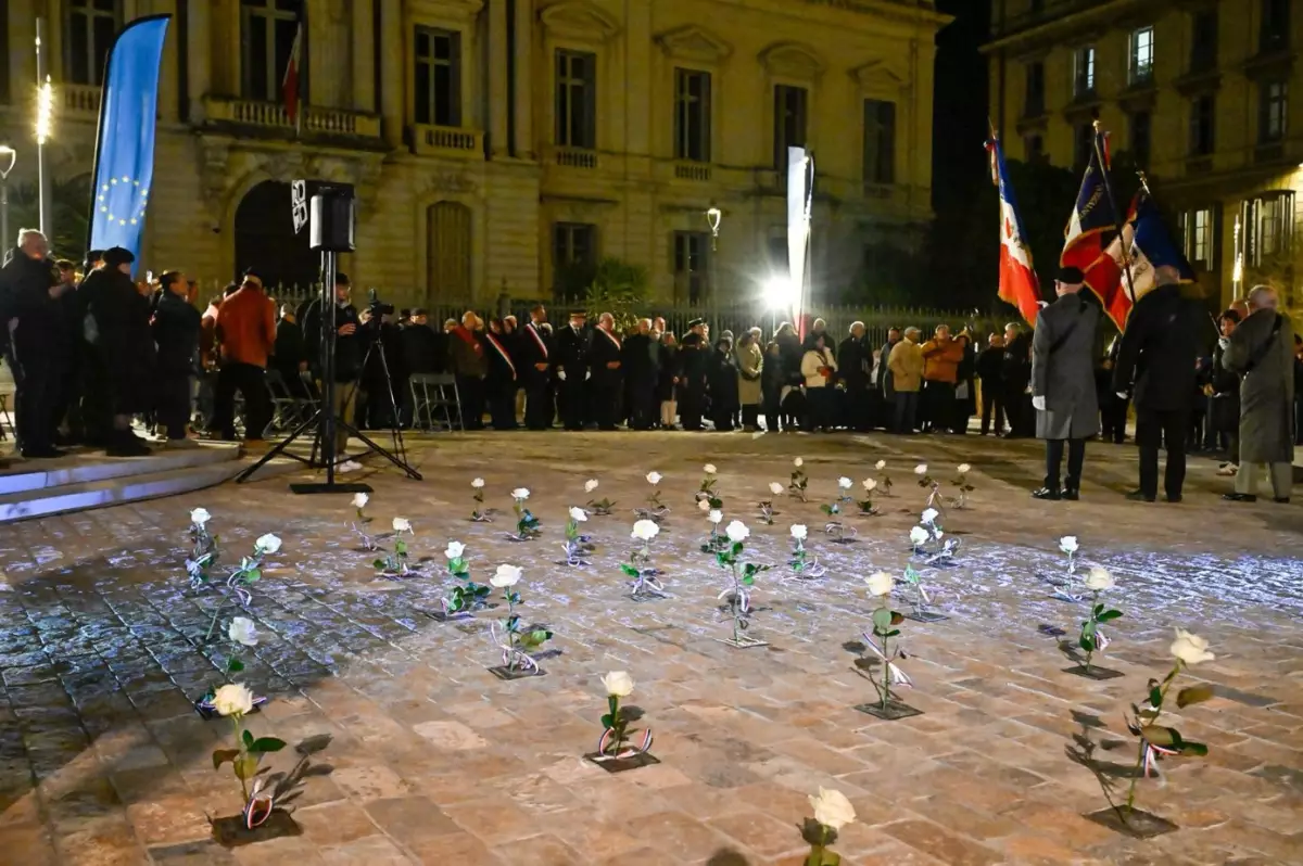 La nouvelle place a été inaugurée en présence de familles de résistants nouvelle place des martyrs de la résistance - cérémonie d'inauguration
